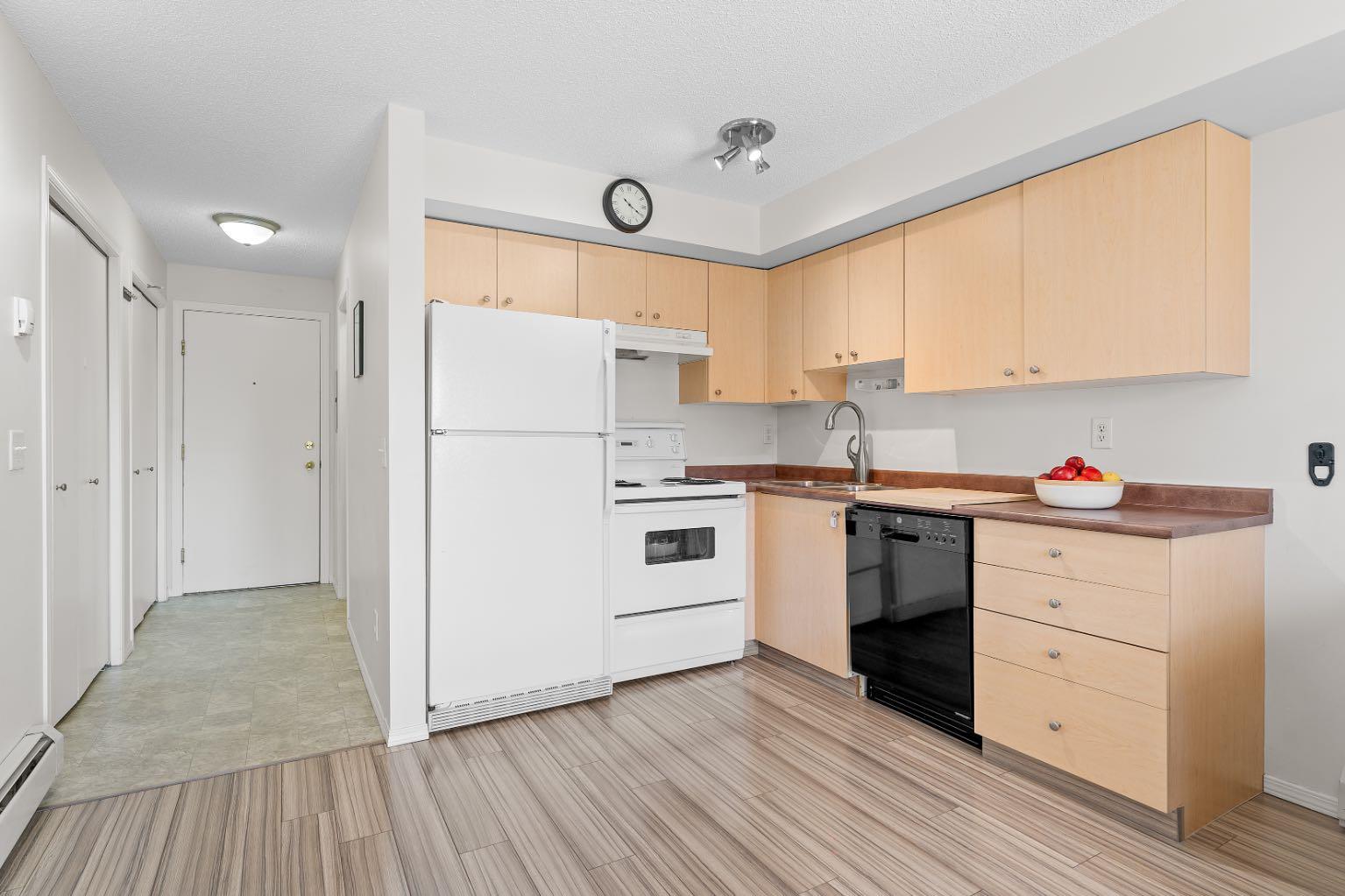 16 Country Village Bay NE 2205