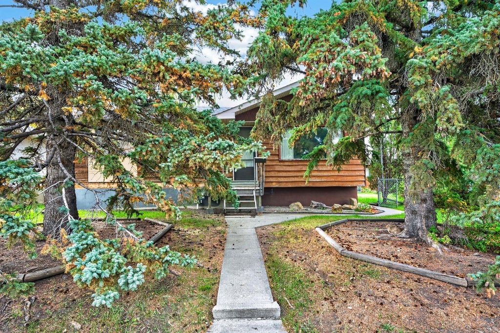 Photo of 3723 Bow Anne Road NW, Calgary, AB T3B 2T7 (MLS # A2347132)