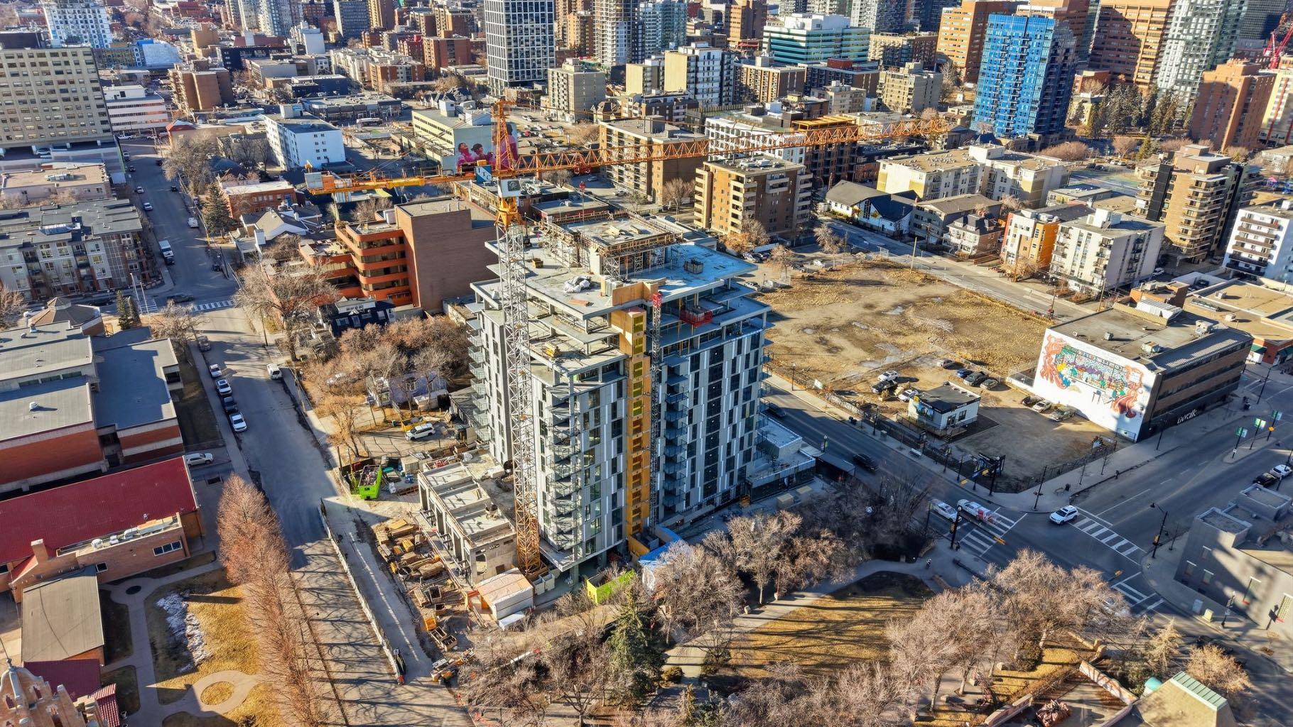 210 18 Avenue SW 813