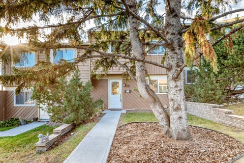 Photo of 4940 39 Avenue SW #17, Calgary, AB T3E 6M7 (MLS # A2352701)