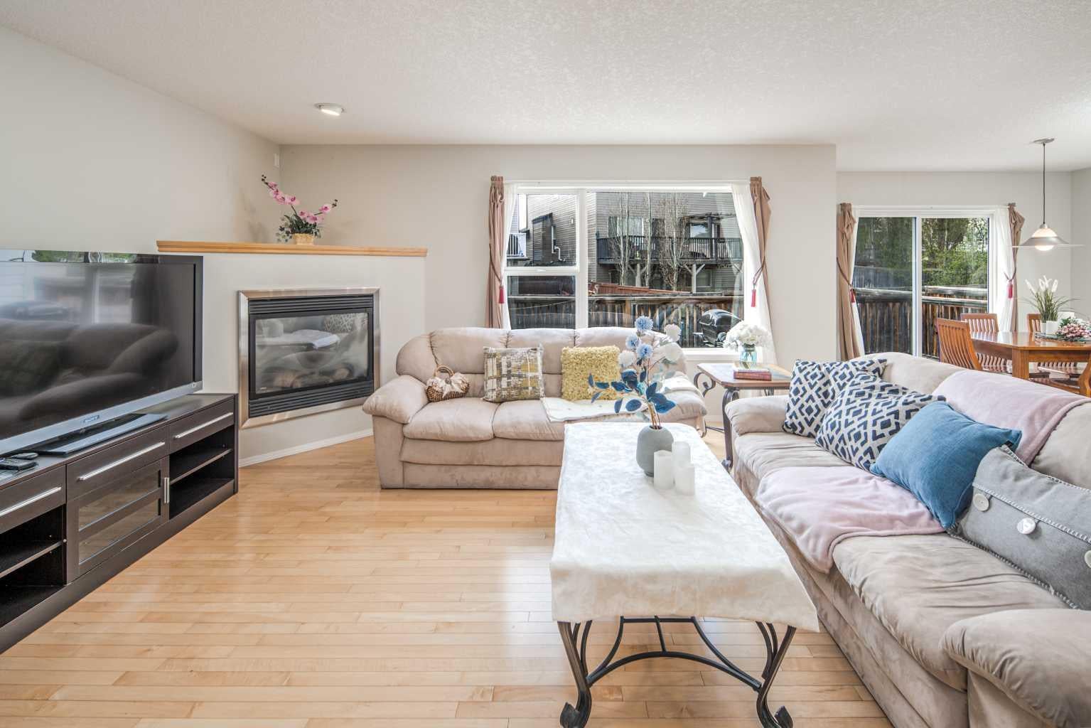 96 Panamount Manor NW