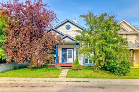 128 ERIN MEADOW Way SE Calgary AB T2B 3P7