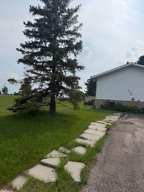 Photo of 112 Huntstrom Drive NE, Calgary, AB T2K 5T5 (MLS # A2325633)