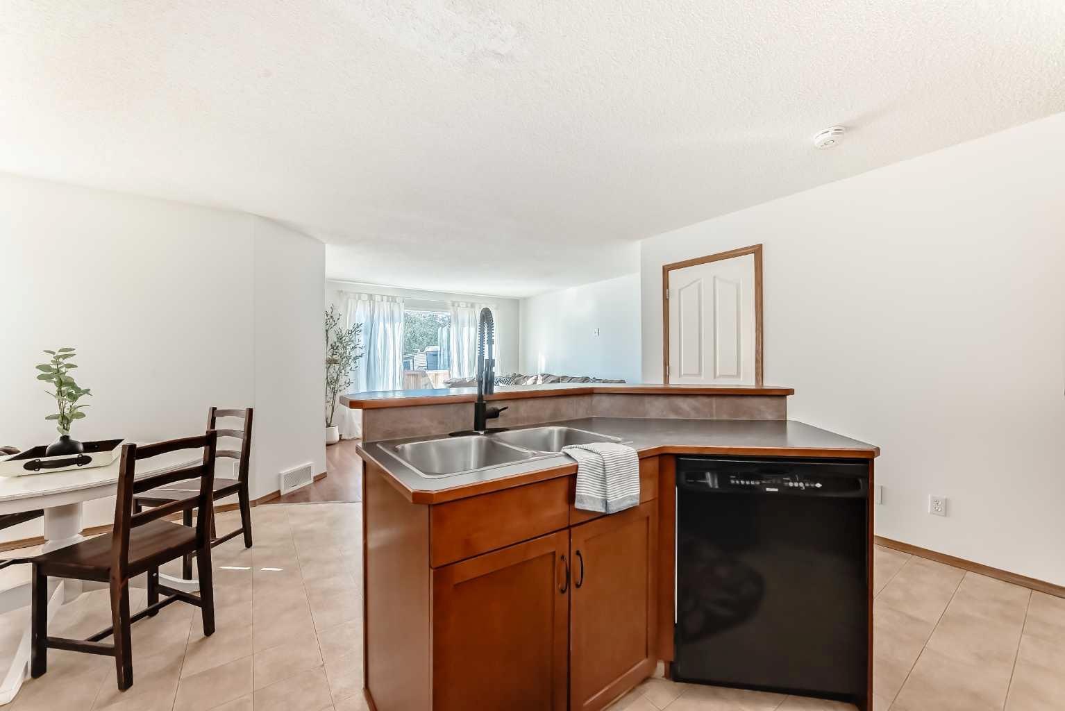 201 Cranberry Square SE