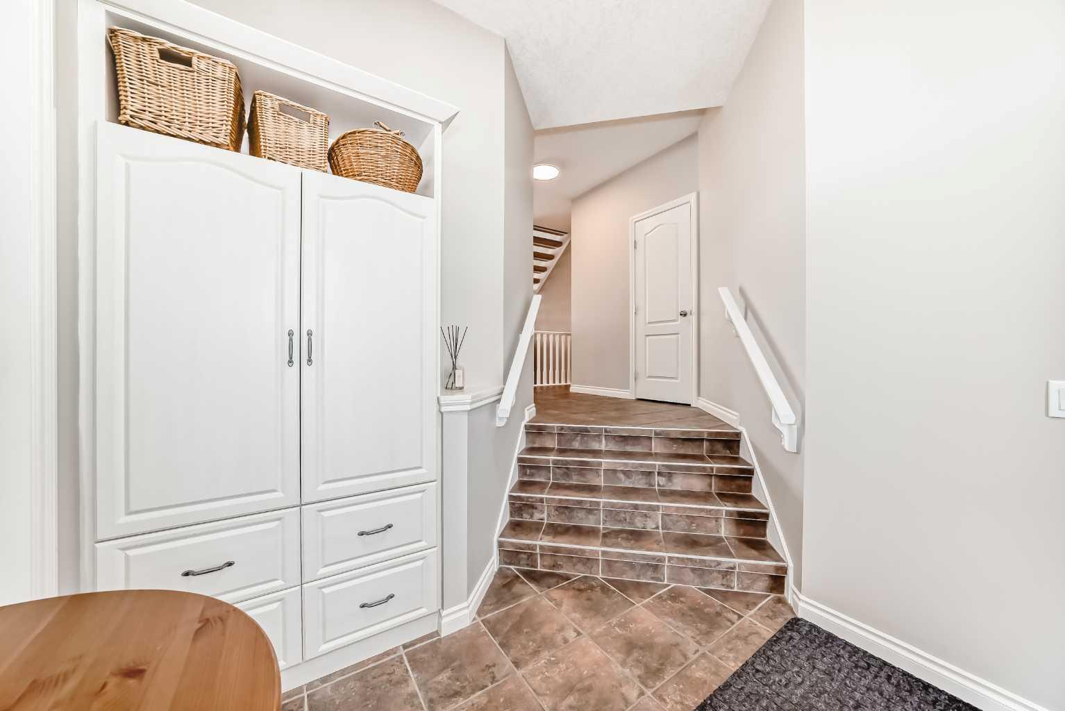 75 Cougar Ridge Heights SW