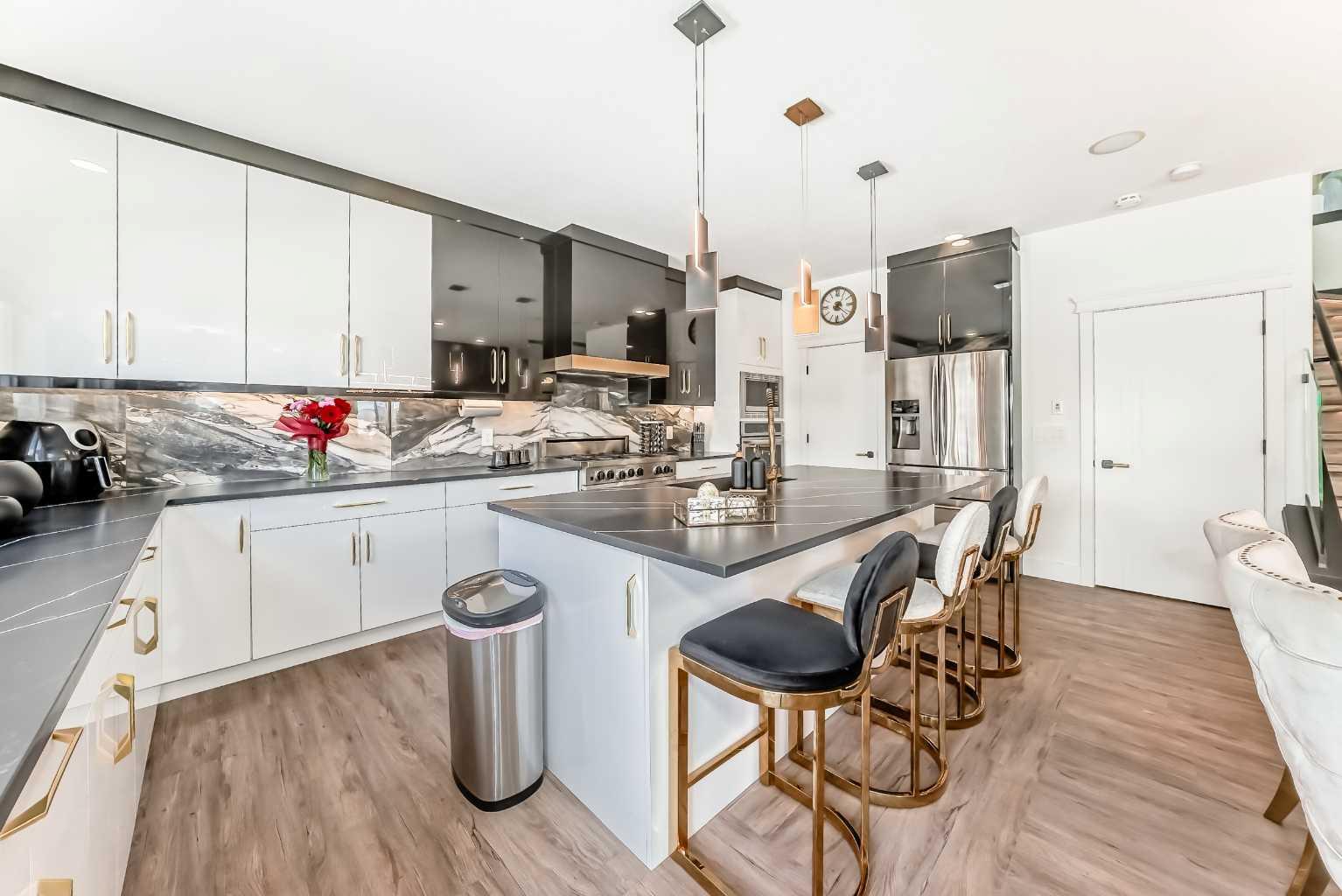 630 Rocky Ridge View NW