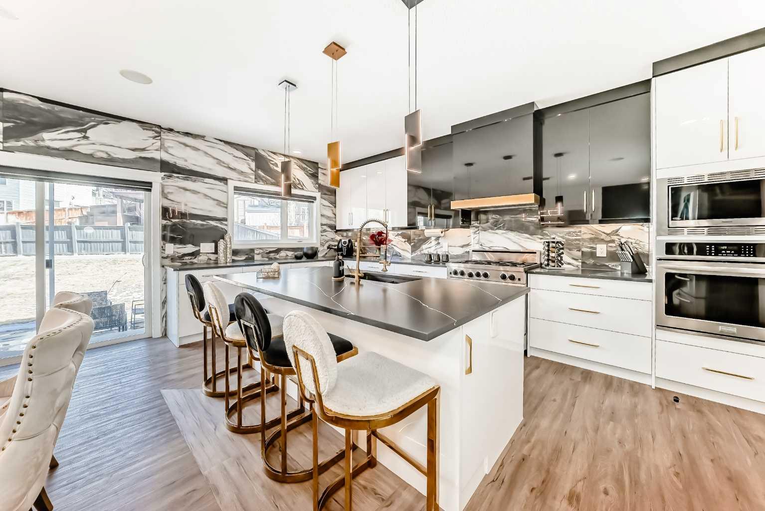 630 Rocky Ridge View NW