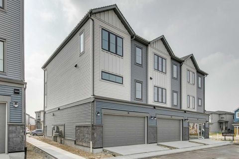 Photo of 46 Belvedere Terrace SE, Calgary, AB T2A 0V9 (MLS # A2260215) Photo of 46 Belvedere Terrace SE, Calgary, AB T2A 0V9 (MLS # A2260215)
