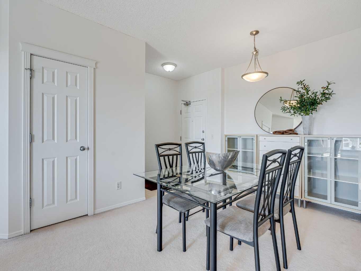 8 County Village Bay Bay 410
