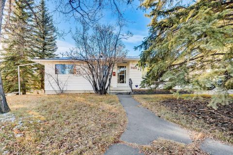 7431 5 Street SW Calgary AB T2V 1B6