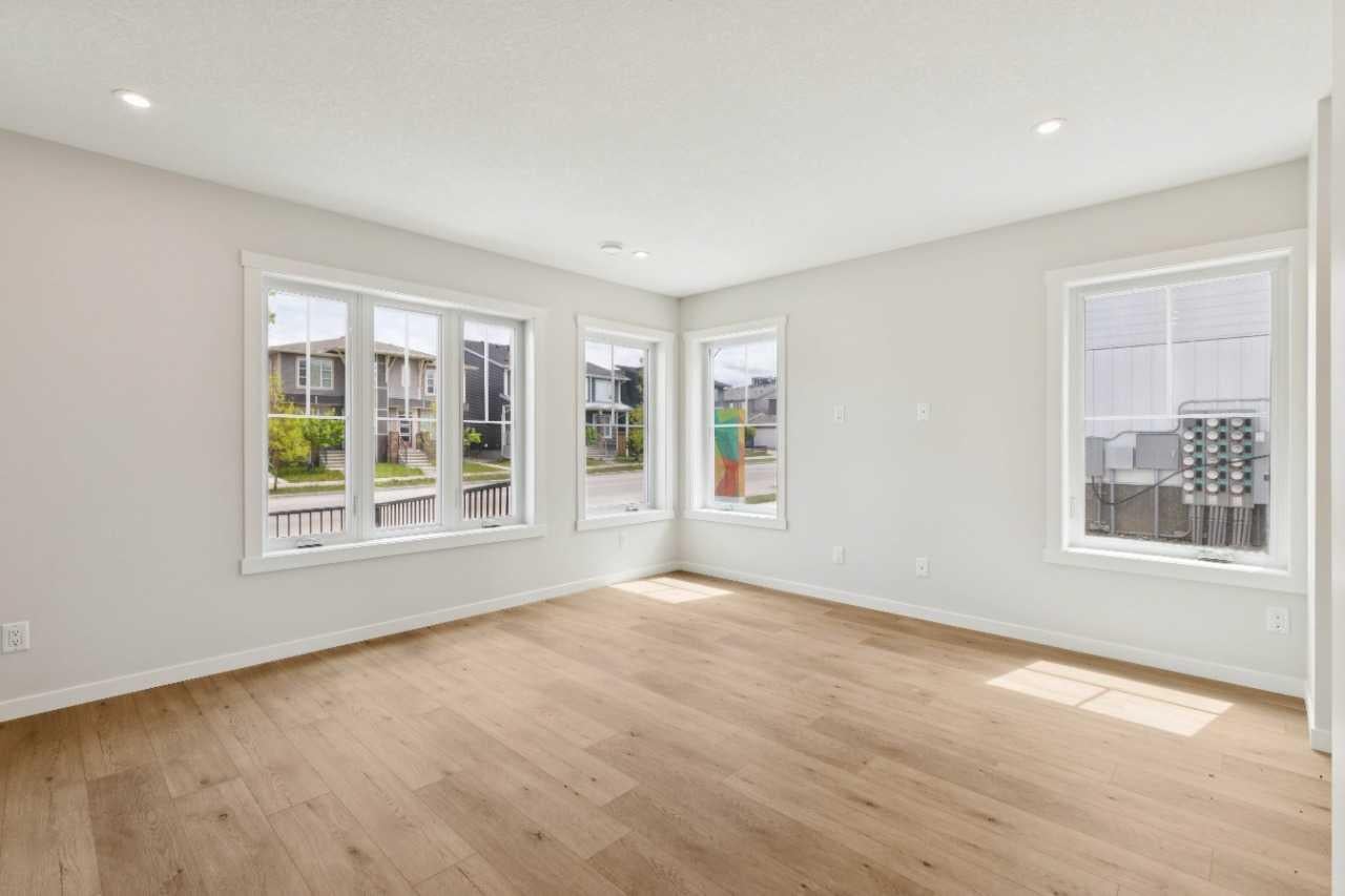 350 Mahogany Parade SE 1201