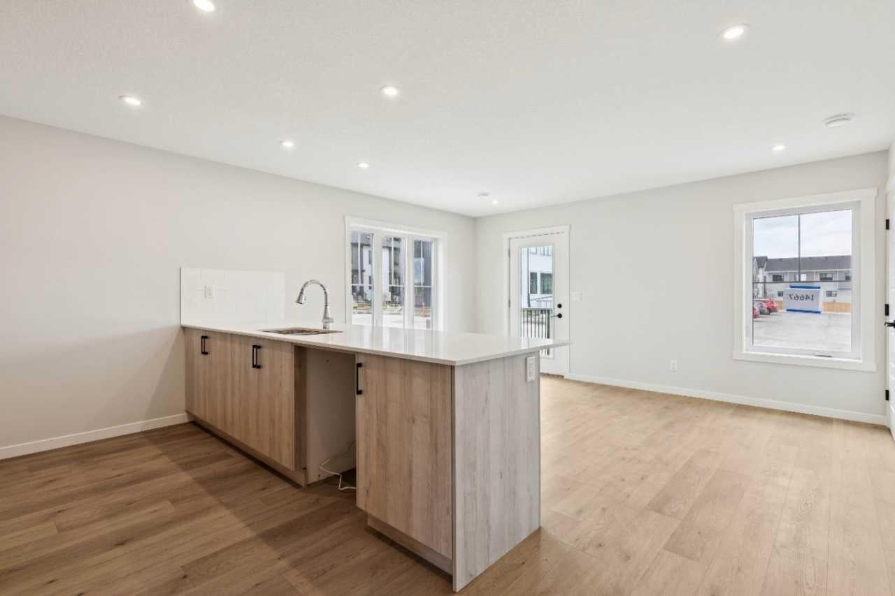 350 Mahogany Parade SE 1201