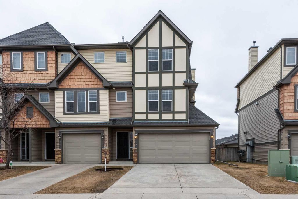 Photo of 14 Everridge Common SW, Calgary, AB T2Y 5G9 (MLS # A2296619)