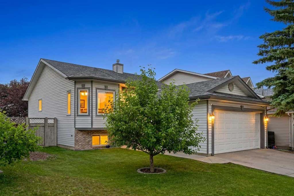 Photo of 940 Coventry Drive NE, Calgary, AB T3K 4J6 (MLS # A2336999)