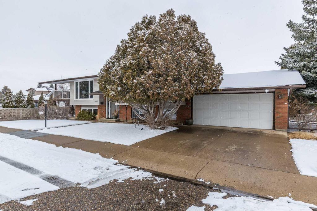Photo of 2385 12 Avenue SE, Medicine Hat, AB T1B 1Y8 (MLS # A2292883)