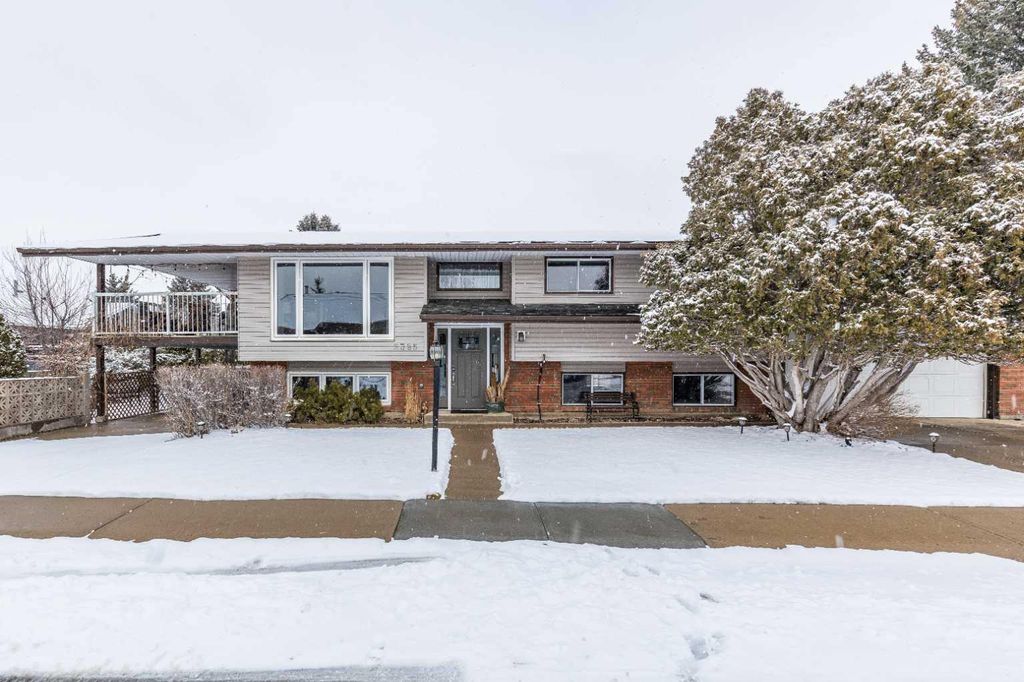 Photo of 2385 12 Avenue SE, Medicine Hat, AB T1B 1Y8 (MLS # A2292883)