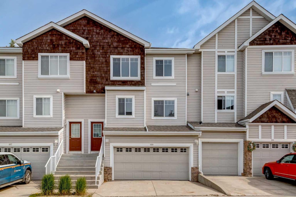 Photo of 109 Hidden Creek Gardens NW, Calgary, AB T3A 6J4 (MLS # A2343983)