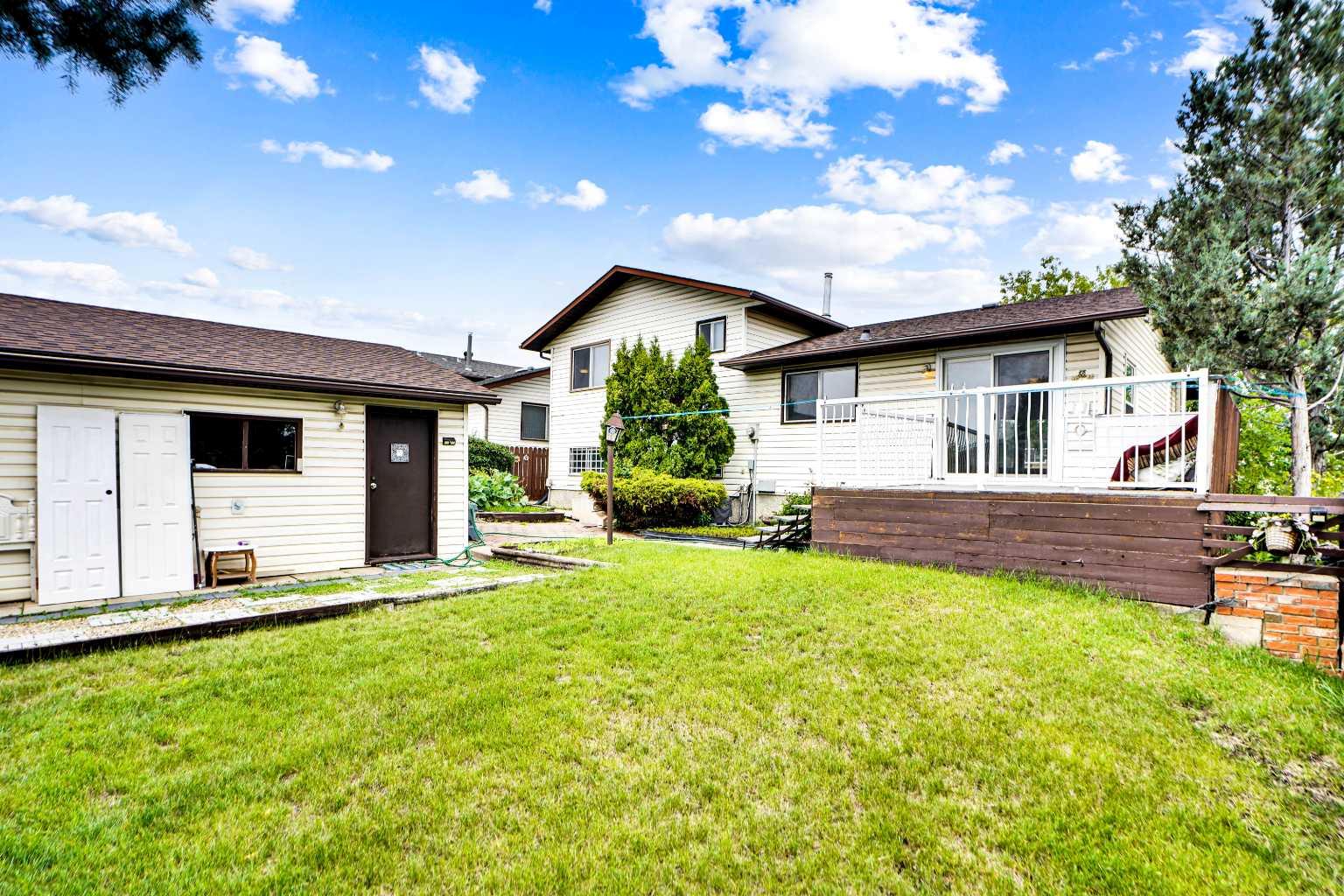 228 Rundlemere Road NE