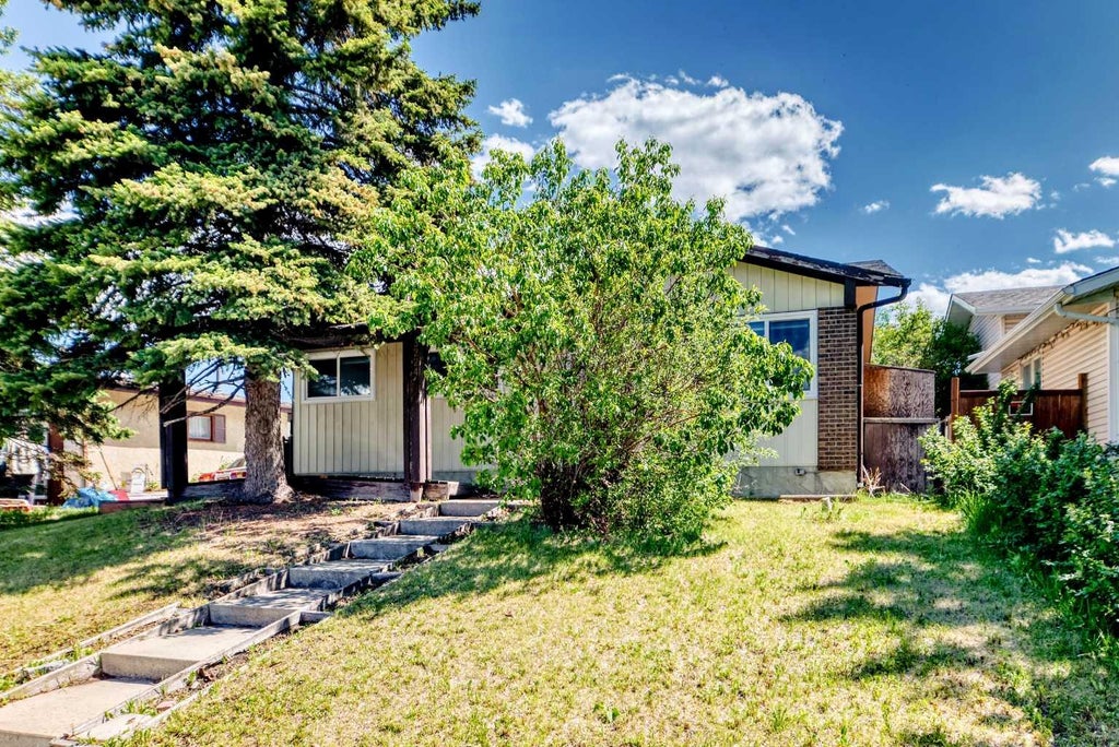 Photo of 3224 Rundlelawn Road NE, Calgary, AB T1Y 3H5 (MLS # A2317756)
