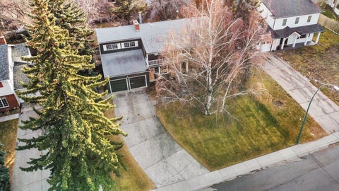 Photo of 1223 Baldwin Crescent SW, Calgary, AB T2V 2B6 (MLS # A2338825)