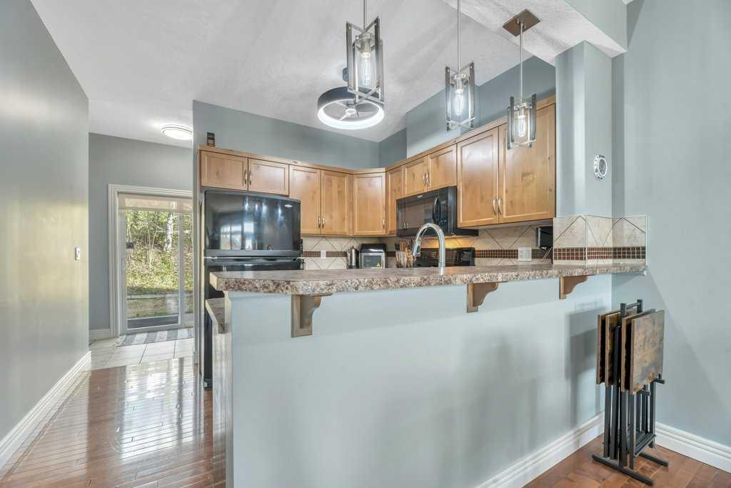 172 Rockyledge View NW 8