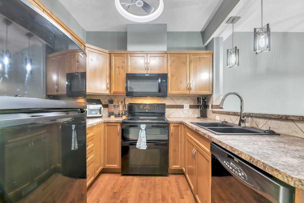 172 Rockyledge View NW 8