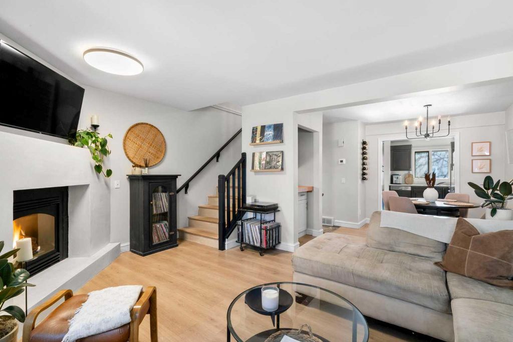 Photo of 1339 14 Avenue SW #3, Calgary, AB T3C 0W3 (MLS # A2295778)