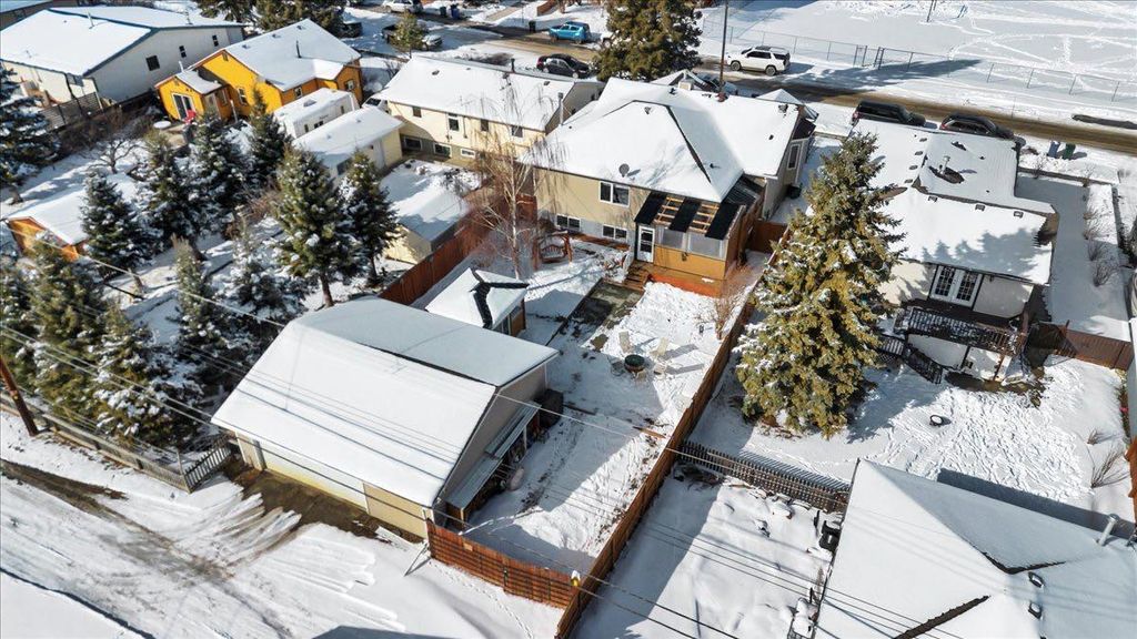 Photo of 211 Royal Avenue, Diamond Valley, AB T0L 2A0 (MLS # A2294558)