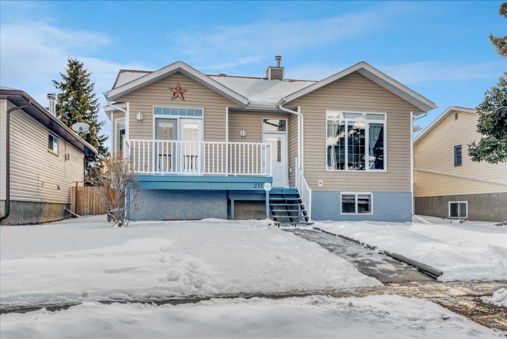 Photo of 211 Royal Avenue, Diamond Valley, AB T0L 2A0 (MLS # A2294558)
