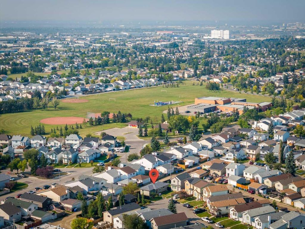 Photo of 23 Erin Grove Court SE, Calgary, AB T2B 3A8 (MLS # A2284185)