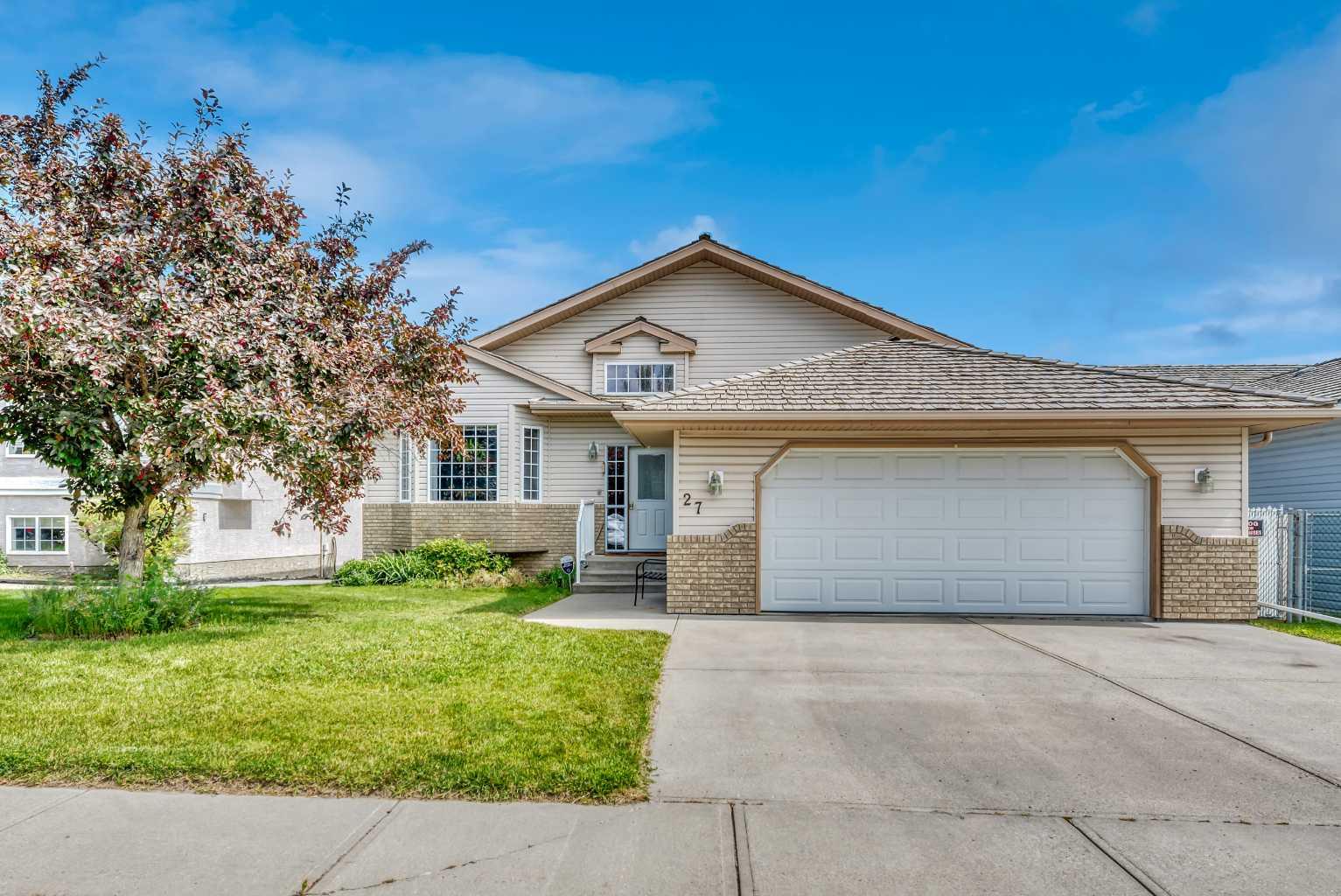 27 Strathmore Lakes Way
