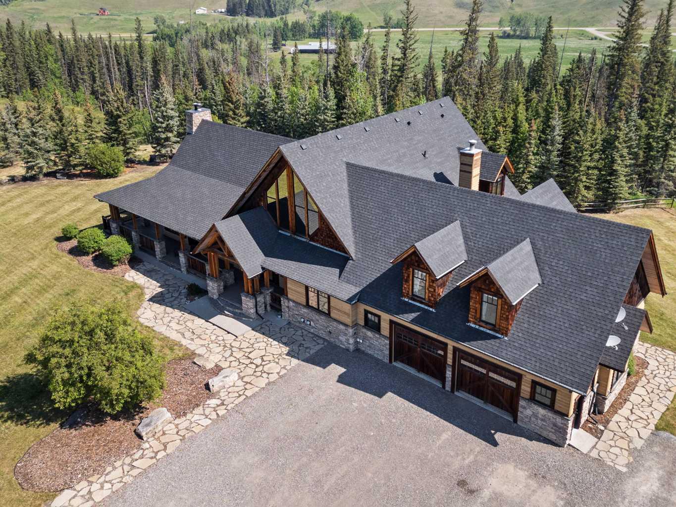 272001-200 272 Street W