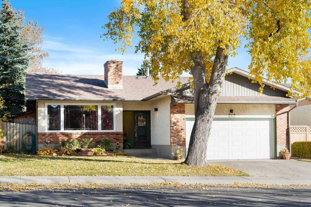 Photo of 212 Whiteview Bay NE, Calgary, AB T1Y 1R6 (MLS # A2351241)