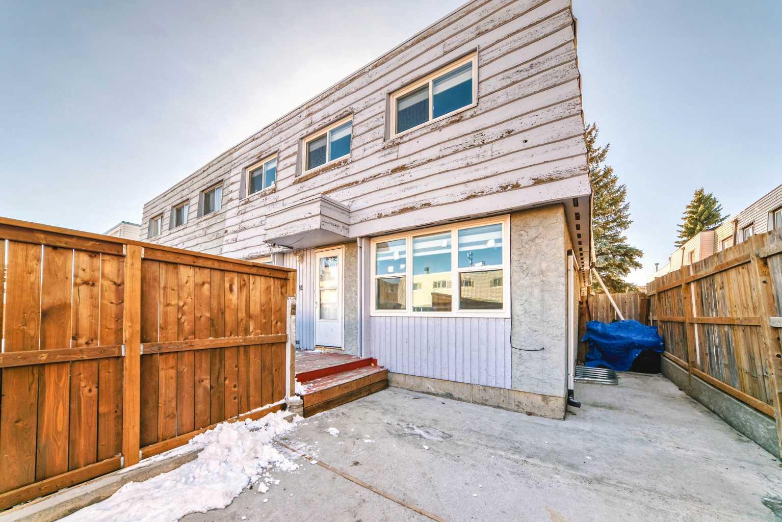 8 Blackthorn Bay NE 104