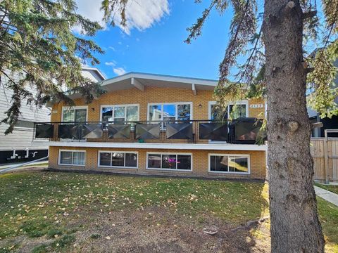2137 / 2139 53 Avenue SW Calgary AB T3E 1K9
