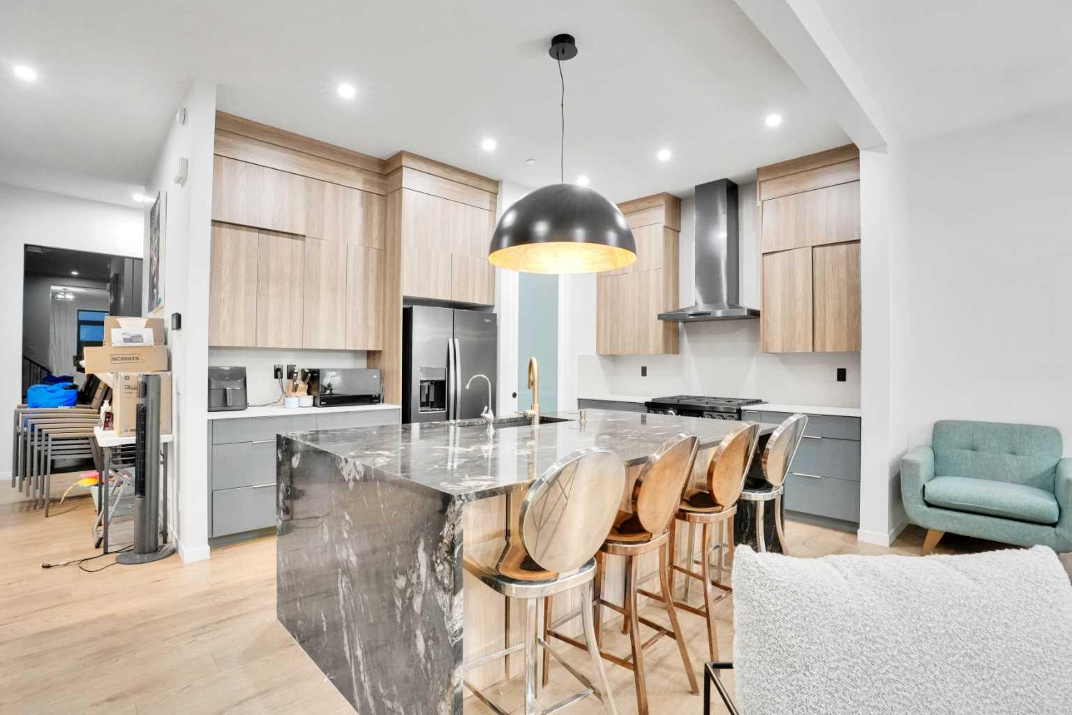 54 Calhoun Crescent NE