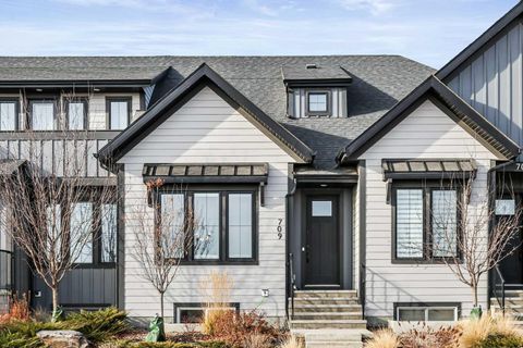 Property photo of 709 Marine Drive Se, Calgary, AB T3m 3a3