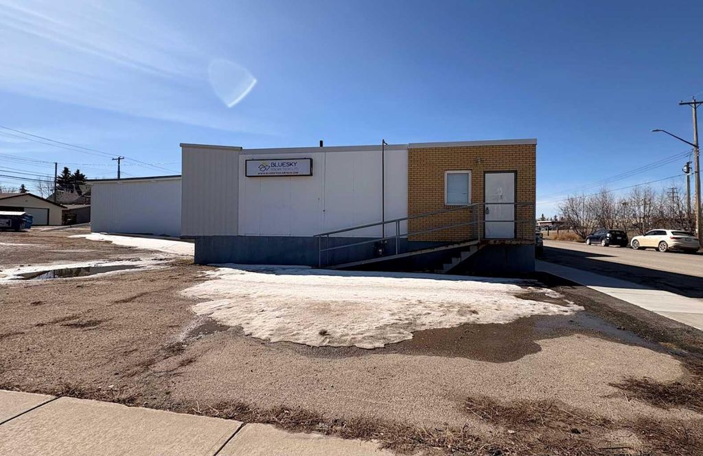 Photo of 4901 49 Avenue, Olds, AB T4H 1E3 (MLS # A2300627)