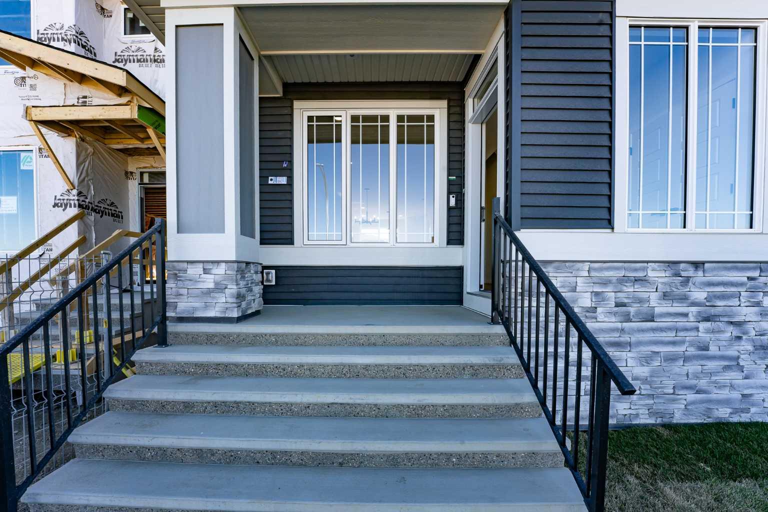 78 Corner Glen Grove NE