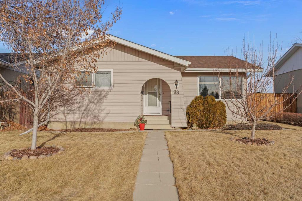 Photo of 98 Eagle Road N, Lethbridge, AB T1H 4S6 (MLS # A2287873)