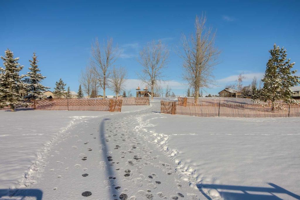 Photo of 379 Tartan Circle W, Lethbridge, AB T1J 4Z3 (MLS # A2291915)