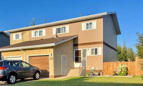 Photo of 1011 3rd Street W, Hanna, AB T0J 1P0 (MLS # A2325457)