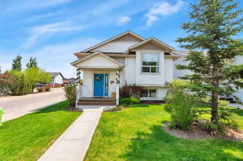 Photo of 545 Lancaster Drive, Red Deer, AB T4R 0H1 (MLS # A2327996)