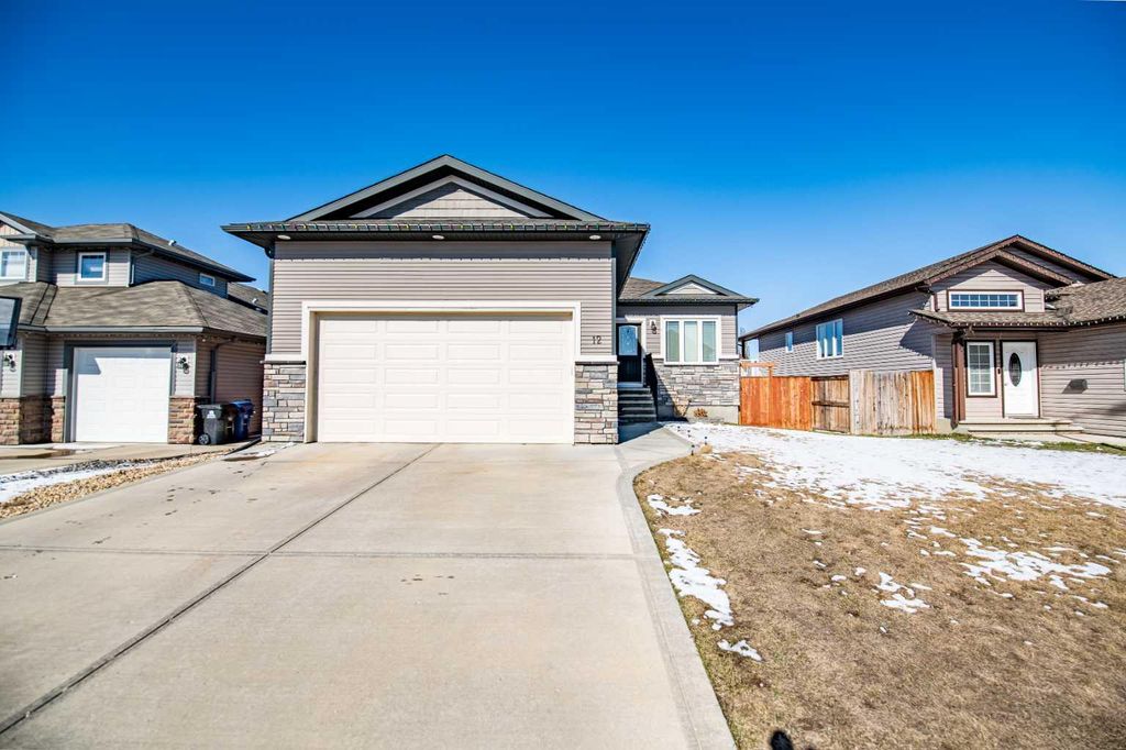 Photo of 12 Cyprus Road, Blackfalds, AB T4M 0C5 (MLS # A2305585)
