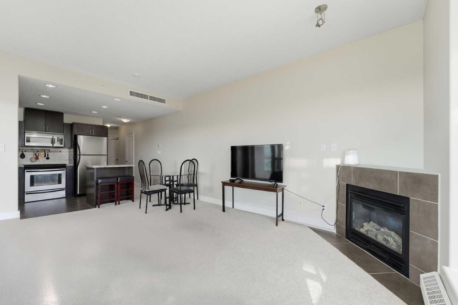 77 Spruce Place SW 702