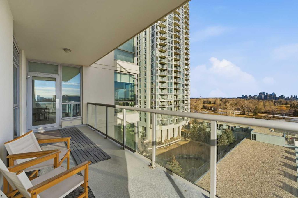 Photo of 77 Spruce Place SW #702, Calgary, AB T3C 3X6 (MLS # A2280888)