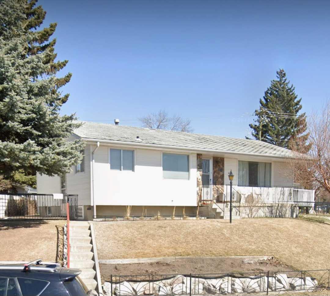 404 Mariposa Drive NE