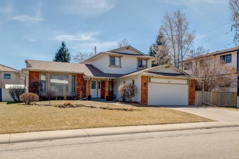 Photo of 107 Valhalla Crescent NW, Calgary, AB T3A 1Z7 (MLS # A2307555)