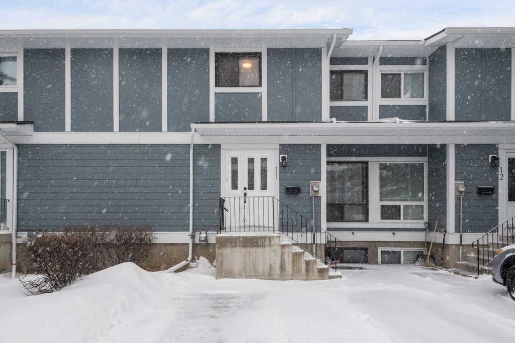 Photo of 2210 Oakmoor Drive SW #11, Calgary, AB T2V 4R4 (MLS # A2286512)