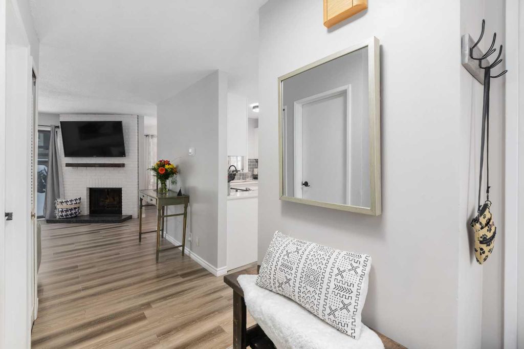 Photo of 2210 Oakmoor Drive SW #11, Calgary, AB T2V 4R4 (MLS # A2286512)